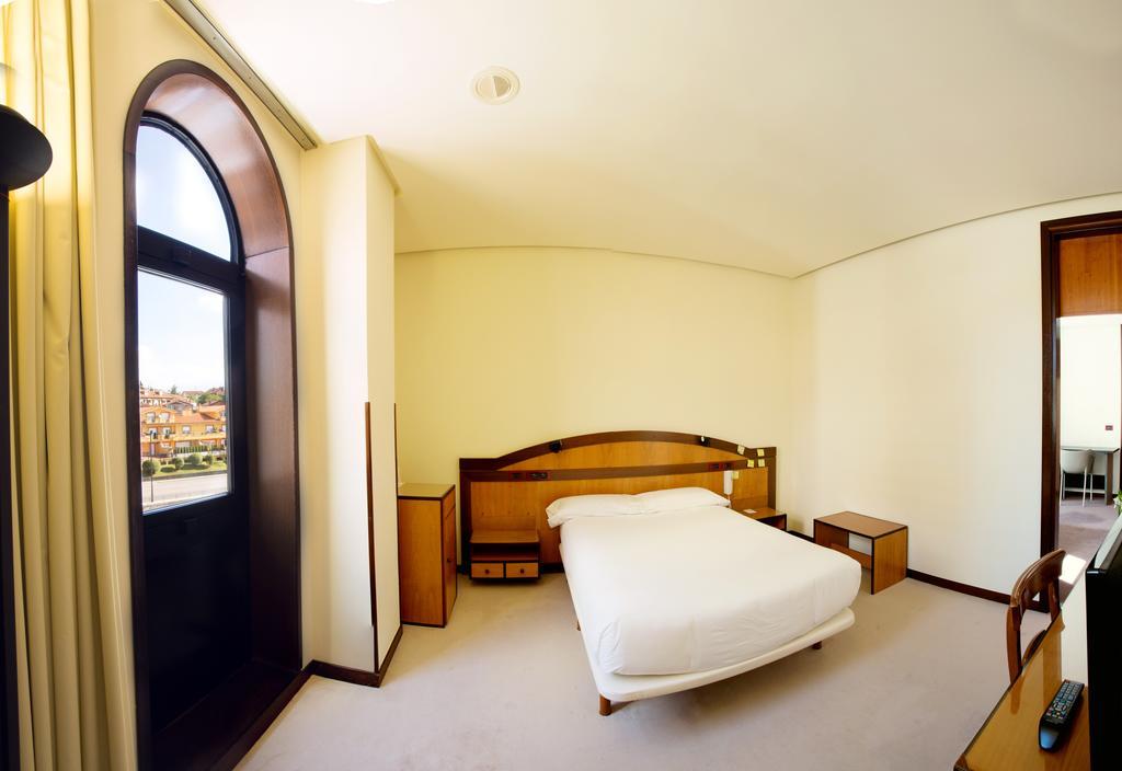 New Hotel Oviedo Pokoj fotografie